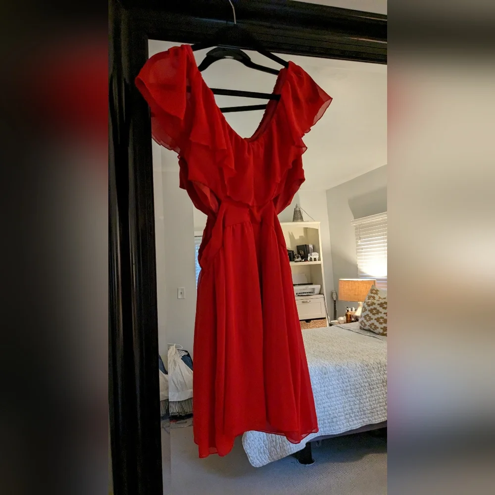 SPEECHLESS | bright red cutout dress with ruffle sleeves and accent zipper - Picture 6 of 7